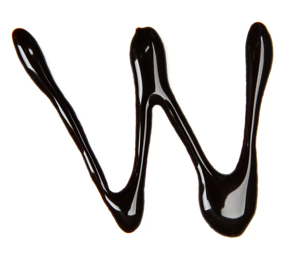Pequena letra de alfabeto feita de xarope de chocolate, isolado em branco — Fotografia de Stock