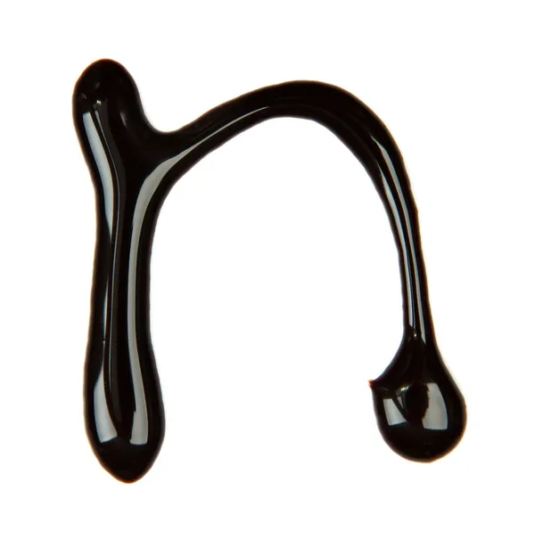 Kleine letter van alfabet gemaakt van chocolade siroop, geïsoleerd op wit — Stockfoto