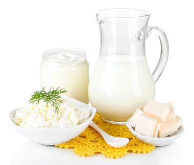 taze süt ve süt ürünleri üzerinde beyaz izole