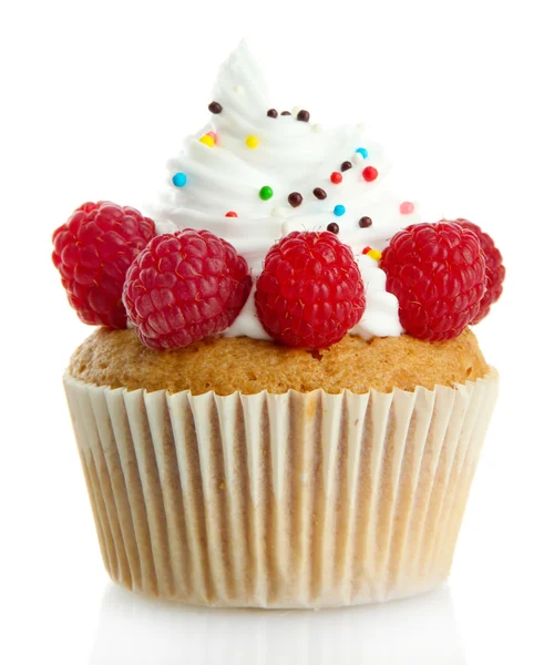 Gustoso cupcake con bacche, isolato su bianco — Foto Stock