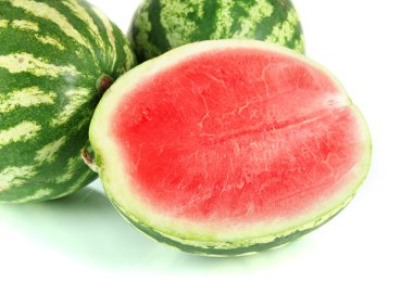 Olgun karpuz üzerinde beyaz izole