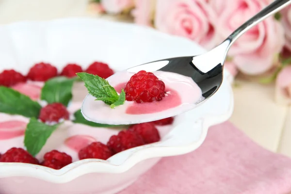 Sweet cream soup with fresh raspberry and sour cheese, on light background — Stock Photo, Image