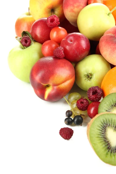 Surtido de frutas jugosas, aisladas en blanco —  Fotos de Stock