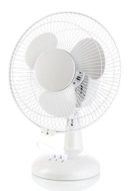Elektrikli fan üzerinde beyaz izole