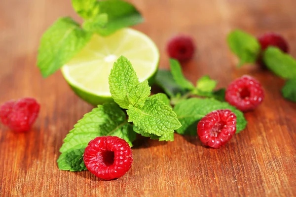 Mint on wooden background — Stock Photo, Image