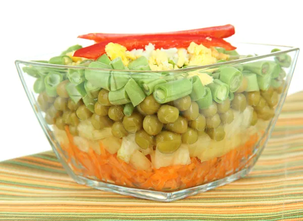 Ensalada sabrosa con verduras frescas, aisladas en blanco — Foto de Stock