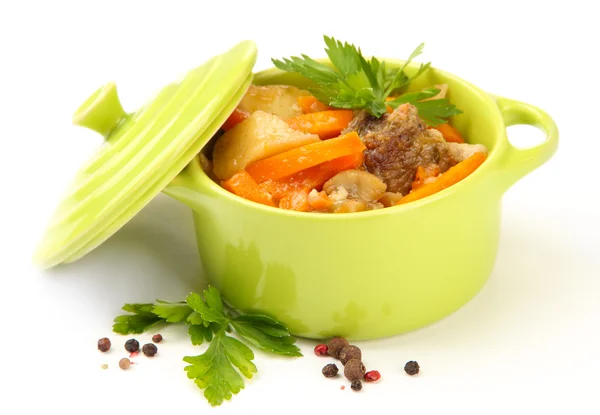 Homemade beef stir fry with vegetables in color pan, isolated on white — Stock Photo, Image