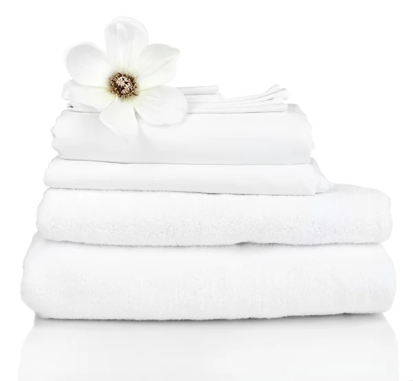 Stack of clean bedding sheets isolated on white — Stock Photo, Image