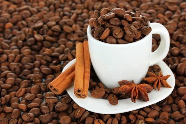 Coffee beans in cup close-up — Stock Photo, Image