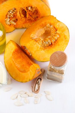 kabak üzerine beyaz izole yemek pişirmek için malzemeler ile kesmek