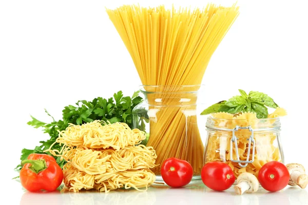 Different types pasta with vegetables isolated on white — Stock Photo, Image