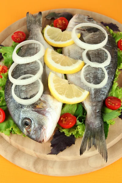Ryby dorado na stół szczegół — Zdjęcie stockowe