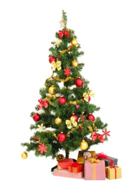 beyaz izole hediyeler ile dekore edilmiş Noel ağacı