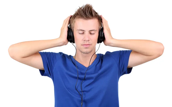 Bonito jovem ouvindo música isolada no branco — Fotografia de Stock