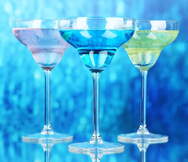 Cocktails on bright background — Stock Photo, Image