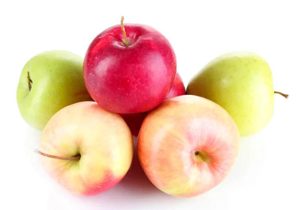 Süße Äpfel isoliert auf weiß — Stockfoto