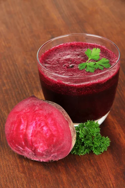 Fresh juice of beets on table close-up — Stock Photo, Image
