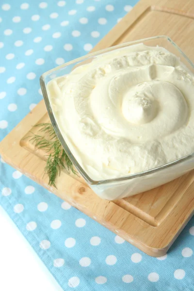 Sour cream in bowl close-up — Stock Photo, Image