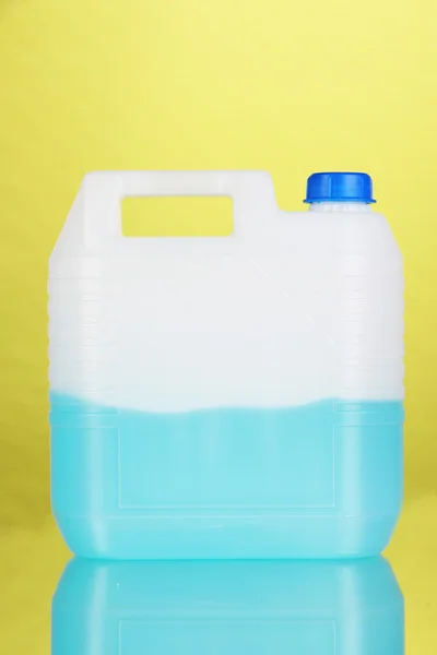 Blue liquid for car in canister on green background — Stock Photo, Image