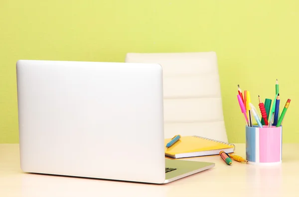 Arbeitsplatz mit Computer, Nahaufnahme — Stockfoto