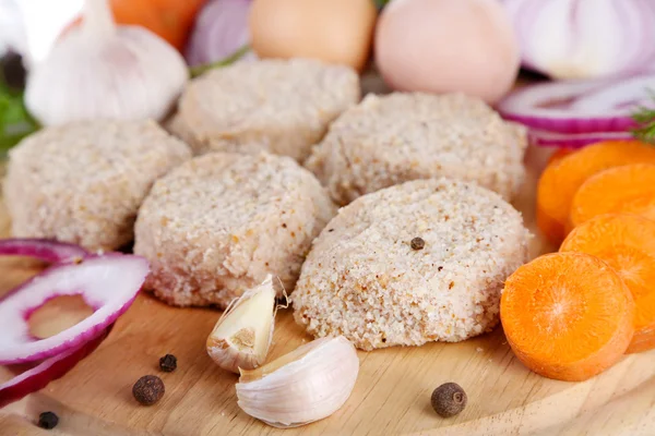 Meat patties on board on napkin close-up — Stock Photo, Image