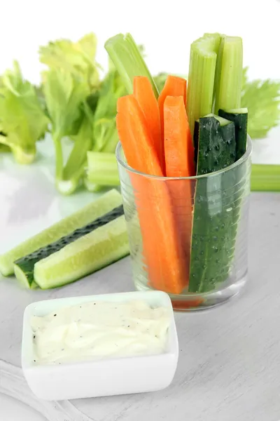 Świeżego selera zielony z warzywami w szczegół szkło — Zdjęcie stockowe