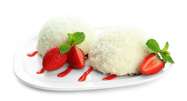 Deliciosos bolos de coco isolados em branco — Fotografia de Stock