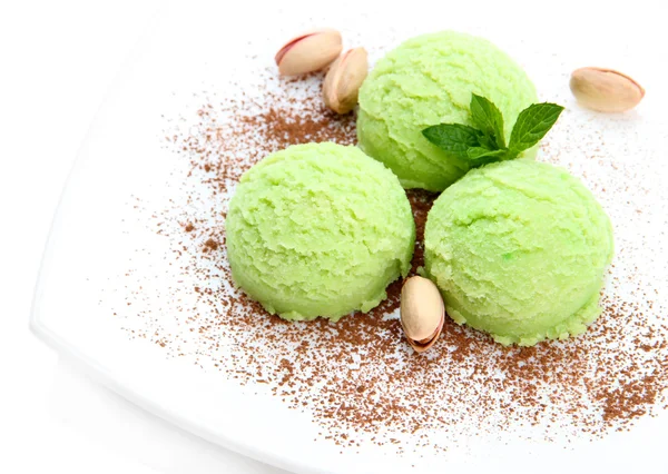 Delizioso gelato su piatto isolato su bianco — Foto Stock