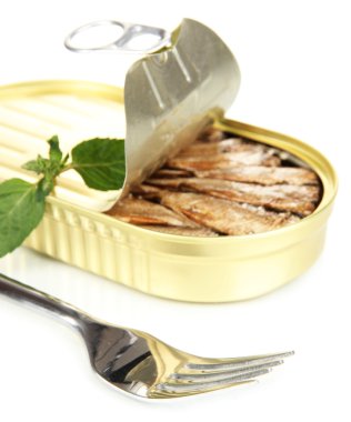 konserve sardalya, üzerinde beyaz izole ile açın.