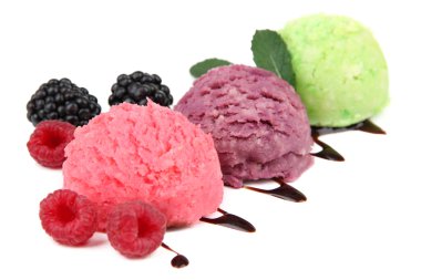 Lezzetli dondurma beyazda izole.