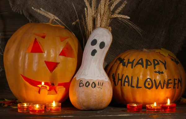 Halloween pumpor på mörk bakgrund — Stockfoto