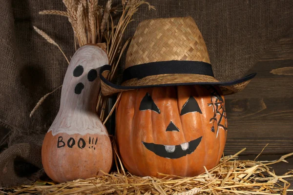 Calabazas de Halloween sobre fondo oscuro —  Fotos de Stock