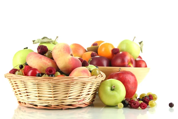 Sortimento de frutas suculentas, isoladas em branco — Fotografia de Stock