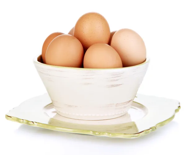 Ovos em tigela isolados em branco — Fotografia de Stock