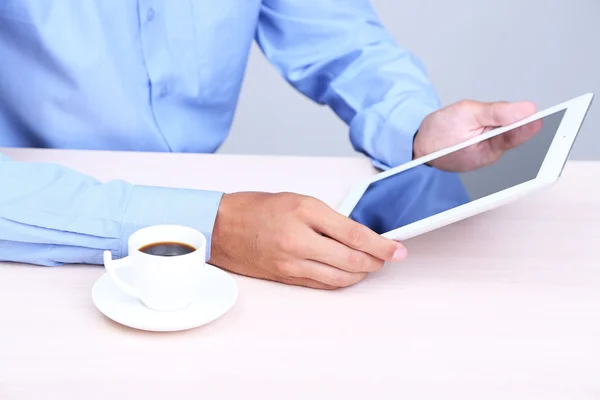 Businessman with notebook in office close-up — Stock Photo, Image