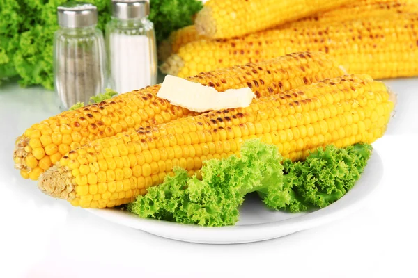 Délicieux maïs grillé doré avec beurre close-up — Photo