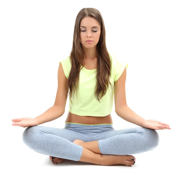 Joven hermosa chica de fitness haciendo ejercicio de yoga aislado en blanco — Foto de Stock