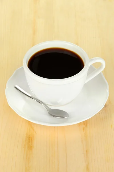 Coffee cup on wooden table close-up — Stock Photo, Image