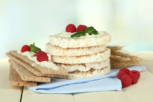 Tasty crispbread with berries, on white table — Stock Photo, Image