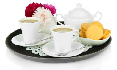 Kahve üzerine beyaz izole tepsi