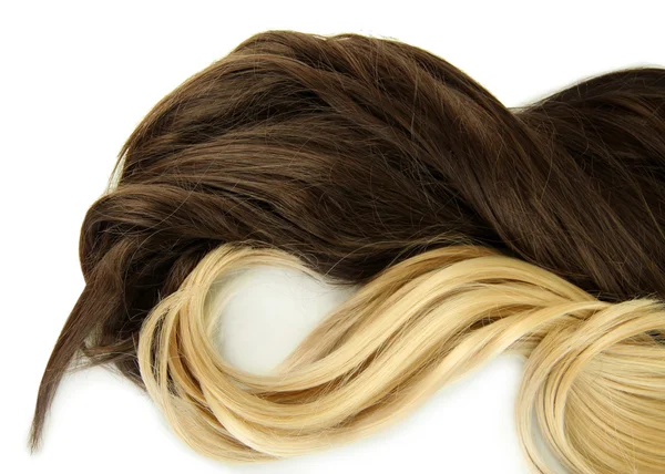 Кудрявая блондинка и каштановые волосы крупным планом изолированы на белом — стоковое фото