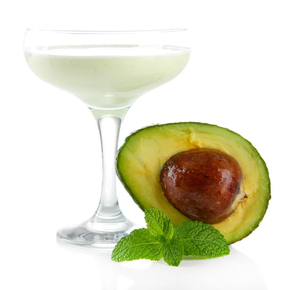 Verse avocado smoothie geïsoleerd op wit — Stockfoto