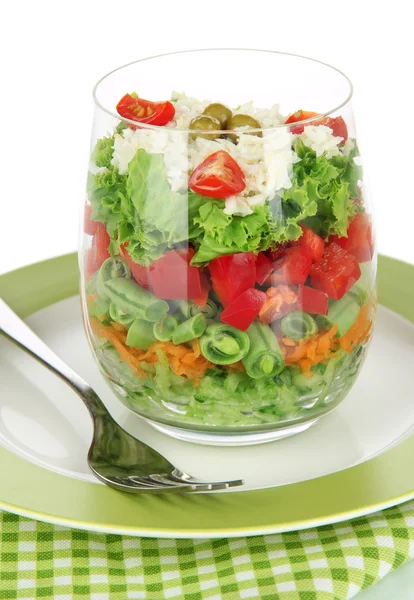 美味沙拉配新鲜蔬菜，孤立在白色 — 图库照片