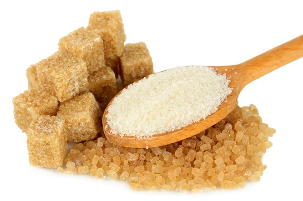 Zucchero marrone e bianco isolato su bianco — Foto Stock
