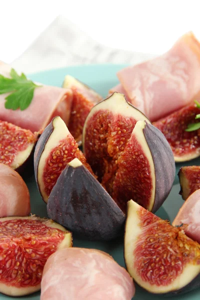 Figues savoureuses au jambon, gros plan — Photo