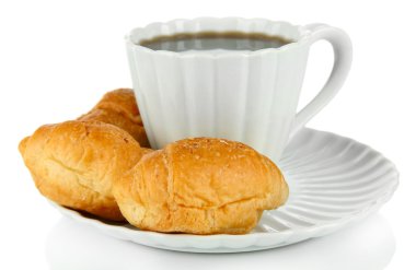 lezzetli croissants ve kahve üzerine beyaz izole