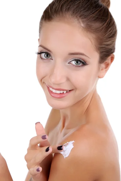 Hermosa chica hidratante crema corporal primer plano aislado en blanco —  Fotos de Stock