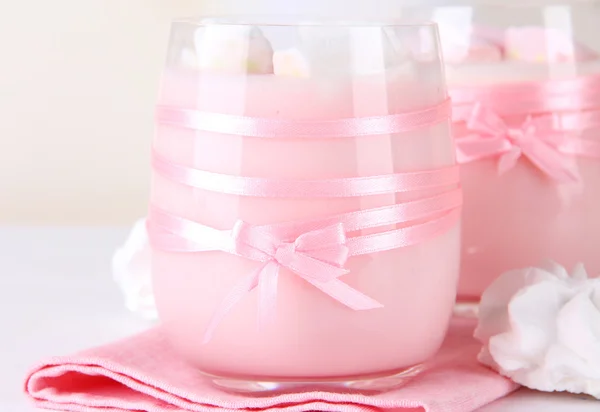 Tasty yogurt with marshmallows, close up — Stock Photo, Image