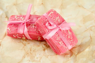 bej renkli arka plan üzerinde doğal el yapımı Sabun