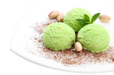 plaka üzerinde beyaz izole lezzetli dondurma